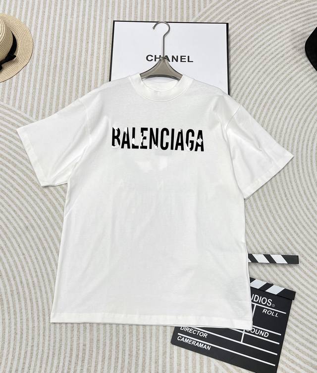 Balenciaga 后背b植绒拼色印花短袖t恤。印花采用植绒的印花 此款是我做过最贵的印花 十分耗时耗力 定制对版面料 Yb质感螺纹 宽度无区别 进口机拔印