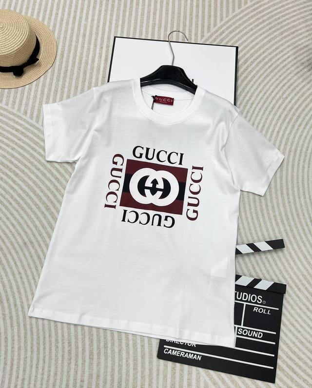 Gucci24Ss春夏新款 方块字母印花圆领短袖t恤 让这件t是 既舒服又极简清新！一件搭所有，一整个上身就是减龄少女 纯棉材质配合常规版型简直不要太好穿！简约