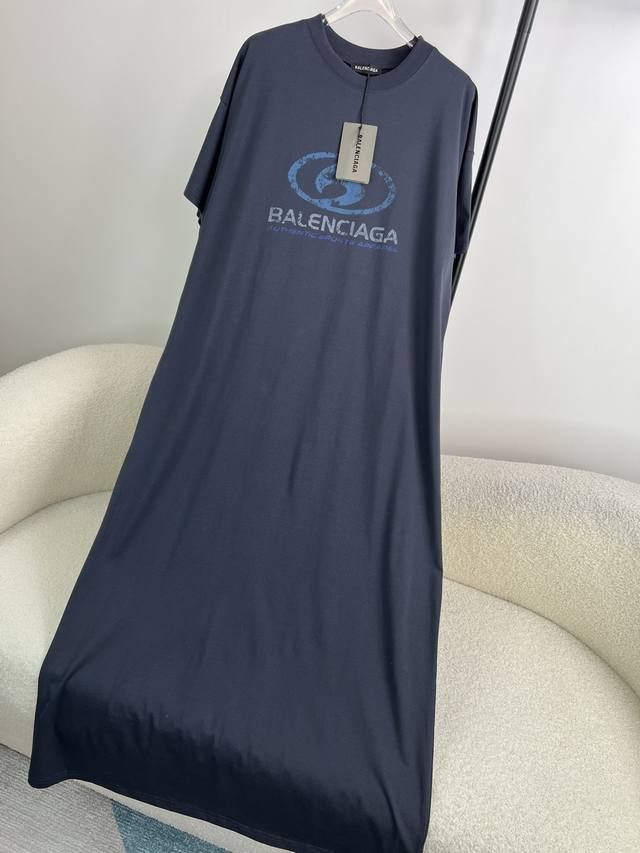 新款 ！Balenciag*，2024夏季新款！ 长款t裙,纯棉面料轻薄透气， 上身拉长身材比例，版型宽松80-160斤都可驾驭！ F码