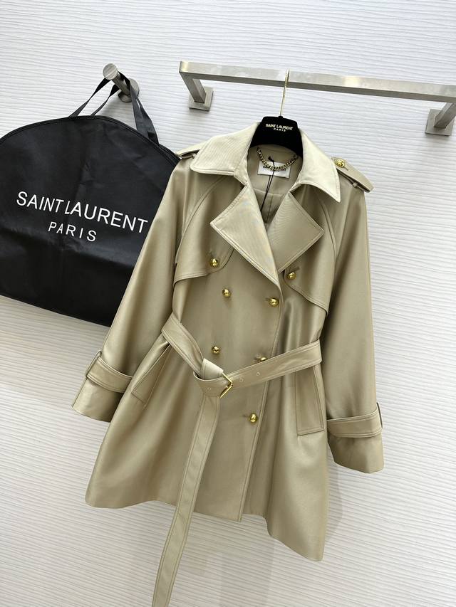 SAINT LAURENT ysl2FW 哑光风衣短款外套 帅气干练 双排金扣特别有味道 慵懒与率性时髦于一体的廓形感风衣 上身身材比例秒变超模 这个长度也不压