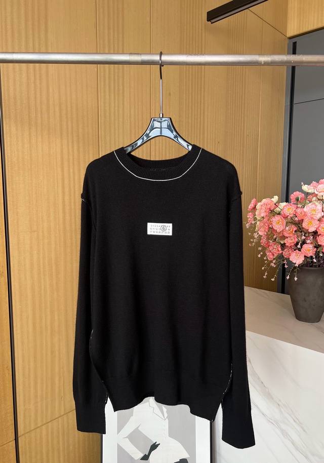 Maison Margiela MM6 马吉拉 秋冬新款 圆领羊毛针织长袖打底衫、胸口数字贴牌logo、极简风、羊毛混纺面料柔软舒服 码数S M L