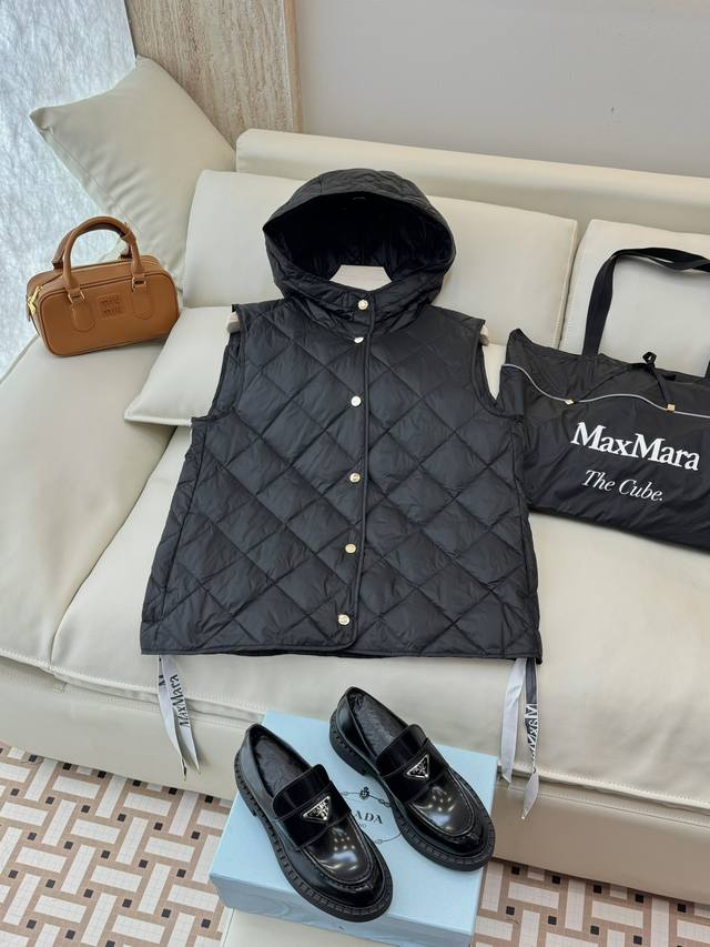 M #新款羽绒服510 max mara 配原包装 原标高定版 菱形格 羽绒马甲 90% 鹅绒羽绒服 黑色 米白色 红棕色38 40 42 码