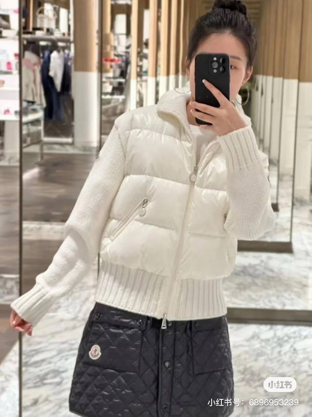 款号G23121567 Moncler*蒙口 高端精品定制国标90%白鹅绒填充物、进口机缝制针织面料拼接后背大logo精密刺绣时尚个性百搭短款拉链夹克外套羽绒服