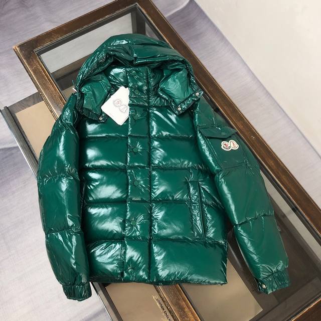 顶级版本 Moncler蒙口 Maya 70短款羽绒服 标志性的男士Moncler Maya 70羽绒夹克具有高辨识度，专为庆贺品牌70周年而设。 Moncle