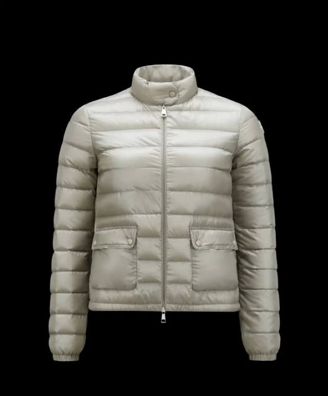 款号G24092734 Moncler*蒙口 高版本精品定制国标90%白鹅绒填充物！翻盖口袋时尚短款轻薄羽绒服拉链立领夹克外套！ 价格不含防尘袋需要的私聊 浅绿