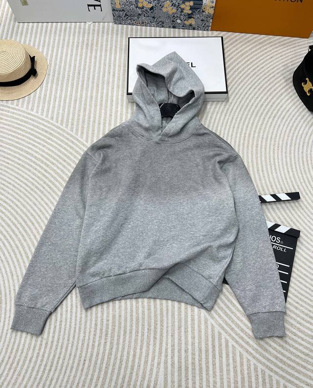 ACNE STUDIO 早秋新款 1996系列连帽卫衣，yb对版做旧做脏效果，背后印花也是做了脏旧效果，把AC家随性的风格体现的淋漓尽致，上身不挑人百搭！做旧后