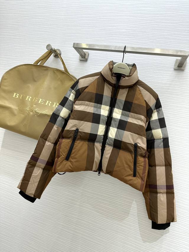 BURBERR☆ 秋冬新款 格纹羽绒服 内里填充90白鸭绒 时髦英伦风 高品质定制 现货首发size：S M L M码胸围：114，衣长：55