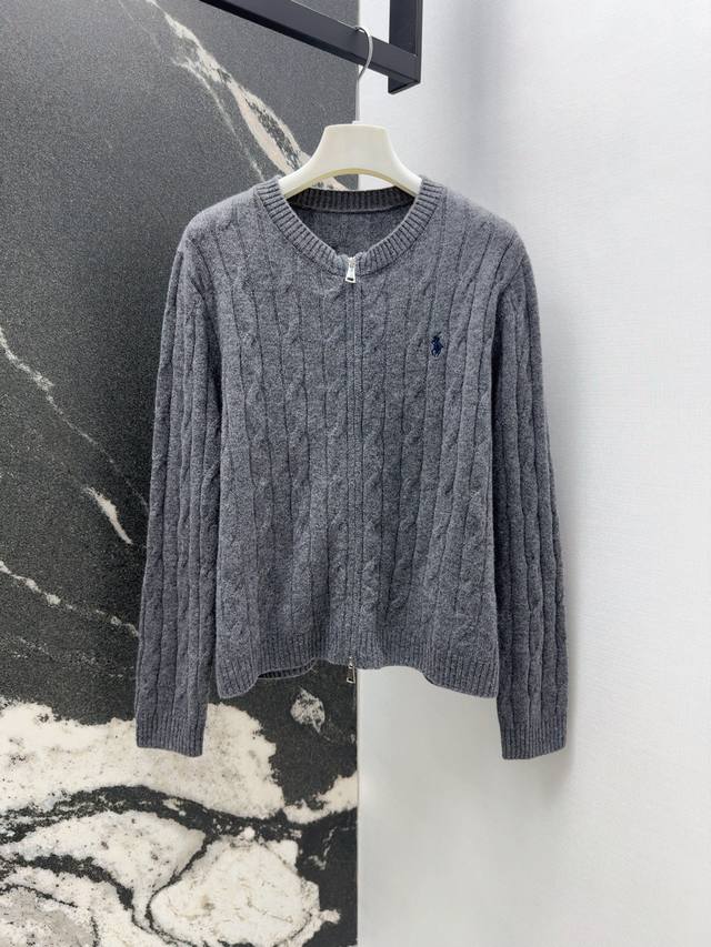 RL 24SS 秋冬新品经典刺绣针织廓形拉链开衫 美式穿搭经典大翻领设计 基础色随意搭配都不会出错 这种基础款版型是重点 单穿叠穿都好看 经典刺绣美观的同时更经