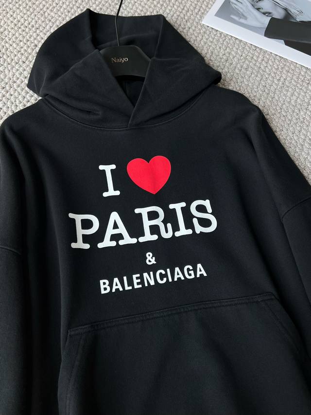 balen* 巴黎世家奥运限定爱心印花运动连帽宽松卫衣 blcg X Paris 系列新款卫衣，纯棉毛圈面料 柔软细腻，连帽版型运动休闲，胸前最新C爱心印花，重