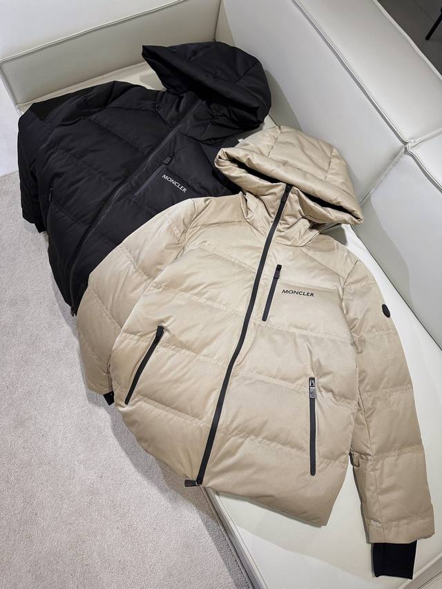 Moncler 2024 秋冬新款 Grenble 压胶滑雪羽绒服，代工厂出口级别订单货品，品相完美.2024秋冬Mon*ler 彰显造型气质的不朽传奇.极致款