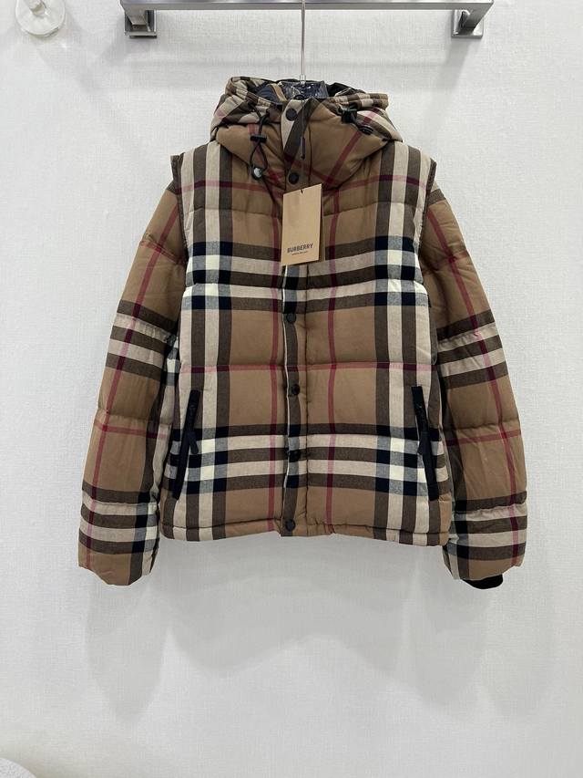 Burberry 巴宝莉 24秋冬新格纹连帽羽绒服 袖子可拆卸当马甲穿， 一衣两穿，很实用！蓬松极佳，保暖 零下10穿上都不会感觉冷 冬季必备防寒神器 外层进口