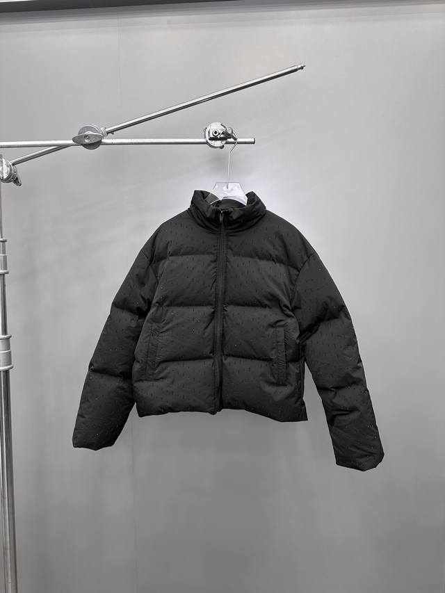 Alexander wang｜新款羽绒服，进口再生纤维面布，内胆白鸭绒填充，保暖力max，短款版型小個子友好，整身重工同色烫钻质感超棒，尺码Sml ［洗涤须知：