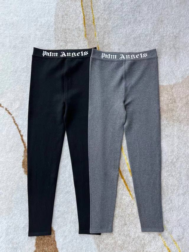 Palm Angels 冬季新品 羊绒针织打底裤 立体无缝一体成型织就而成 有厚度 带弹力包裹型极好 紧身运动裤搭配上半身Oversize就超级显瘦 品牌Log