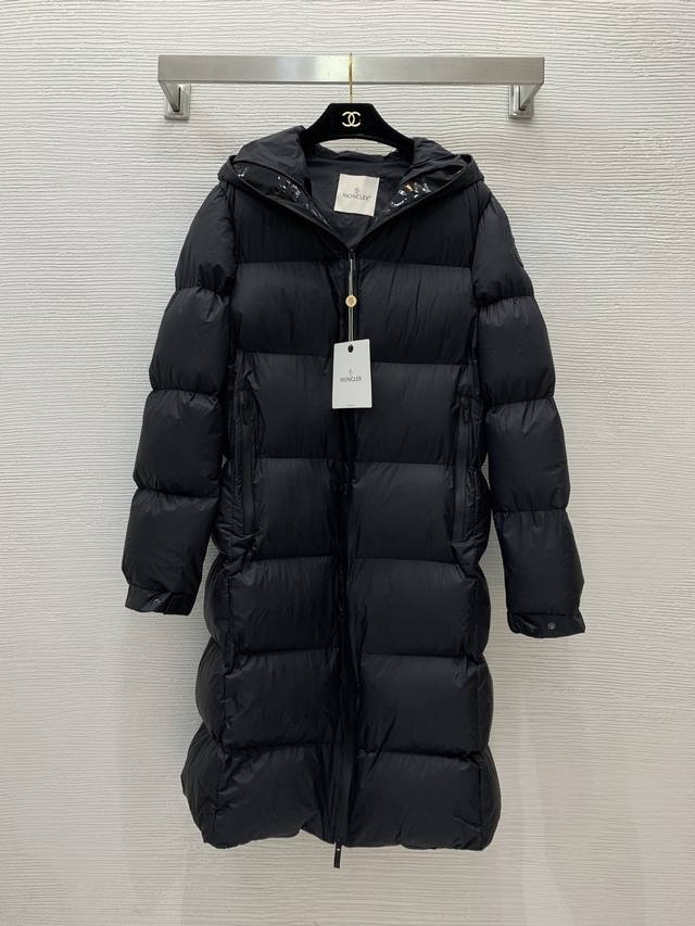 款号g24111838 跑量推荐入 Moncler*蒙口新款 原版logo标志装饰硅胶条拉链连帽羽绒棉服长款加厚外套！黑色、 M码：胸围108，袖长67，衣长1