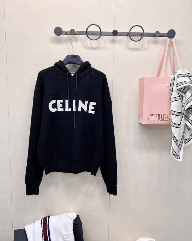 Celine 连帽字母logo贴片针织毛衣，特定进口高阶100%羊毛混纺面料定染纱线颜色超正粗棒竖纹钩织工艺份量足足的前幅是简约的字母标识 细腻饱满，不需要过多