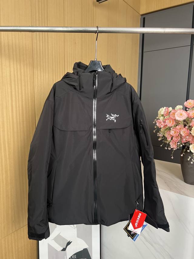 Arc'Teryx 始祖鸟 秋冬新款 防水硬壳连帽滑雪鹅绒羽绒服、采用防水、防风 透气的go-Re-Tex面料、采用90%灰鹅绒进行填充、保暖效果更好、休闲版型