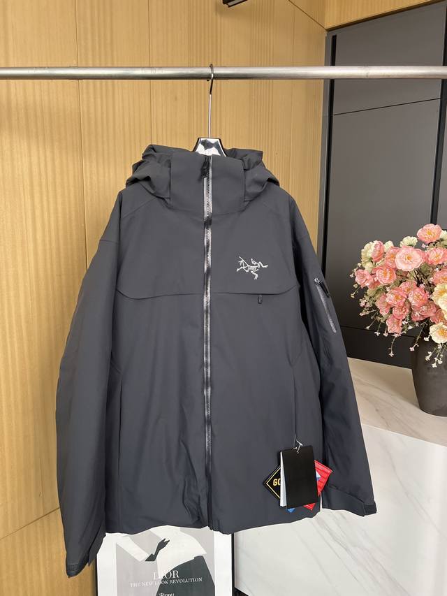 Arc'Teryx 始祖鸟 秋冬新款 防水硬壳连帽滑雪鹅绒羽绒服、采用完全防水、防风 透气的go-Re-Tex面料、采用90%灰鹅绒进行填充、保暖效果更好、休闲