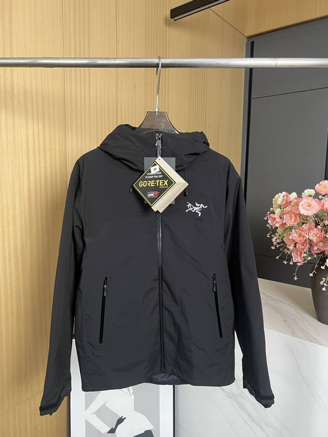 Arc'Teryx 始祖鸟 秋冬新款 防水硬壳连帽滑雪鹅绒羽绒服、采用完全防水、防风 透气的go-Re-Tex面料、采用90%灰鹅绒进行填充、保暖效果更好、休闲