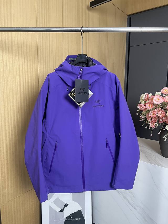 Arc'Teryx 始祖鸟 秋冬新款 三合一 防水硬壳连帽滑雪鹅绒羽绒服、采用完全防水、防风 透气的go-Re-Tex面料、采用90%灰鹅绒进行填充、保暖效果更