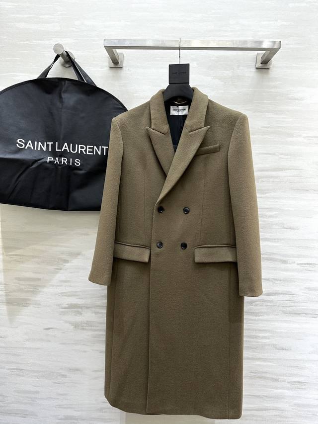 Ysl2秋冬新款 羊毛呢长款大衣 定制毛呢面料保暖舒适 立体剪裁版型上身大气显瘦 高品质 现货首发size：S M L S码肩宽：43，胸围：96，衣长：112