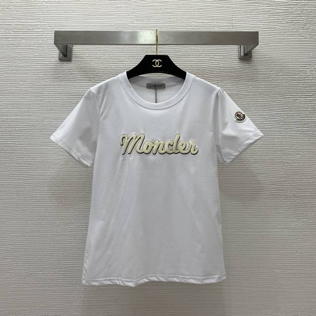 款号d24 584 Moncler*蒙口25Ss早春新款 高端定制优质纯棉面料、Logo袖章装饰小版型圆领短袖t恤上衣！粉色、黑色、白色， M码：胸围90，袖长