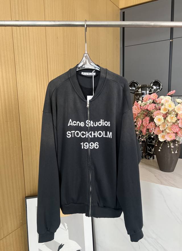 Acne Studios 秋冬新款 复古做旧水洗字母印花1996棒球服外套、胸前字母印花图案，拉链开合设计、重工水洗做旧的质感、宽松版型、男女同款 码数s M