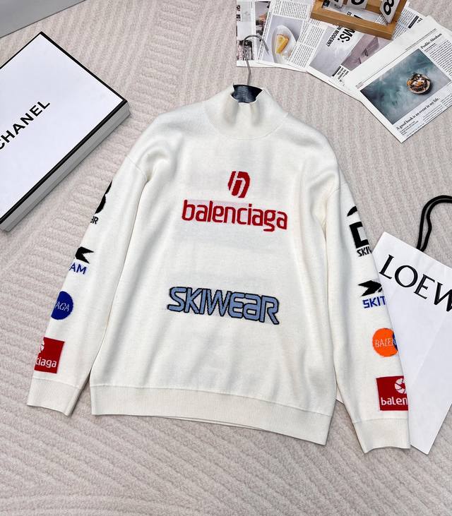 Balenciaga24Ss 秋冬新款多国语言刺绣字母针织衫毛衣 宽宽松松的慵懒感时尚度满分更彰显青春洋溢！！作为这几年最受时髦精们欢迎的 清爽的纯色设计 不会