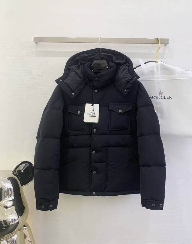 帽子拆卸moncler Masac 蒙口24Ss工装羽绒服夹克外套 Masac男士工装羽绒夹克采用保护性材料制成，帽子可拆卸，面料定制与原版一致布料， 填充90