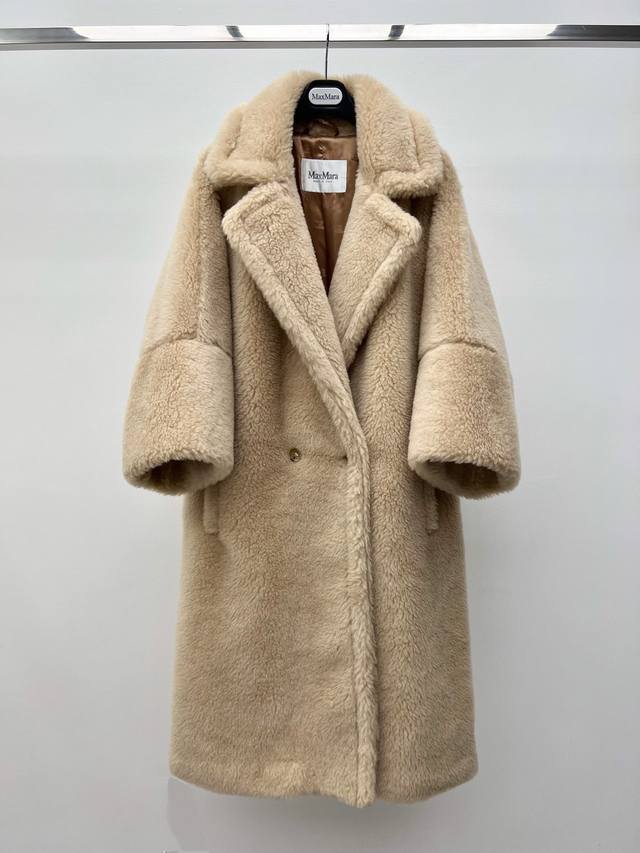 Maxmara* 半袖泰迪大衣 火爆全球的一款teddy泰迪熊大衣 高端版本，强势一直不够发 全新版型剪裁 宽松袖子设计 挽起来再搭配腰带 简约大气干练 独家定