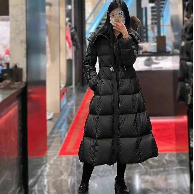 羽绒 Moncler 蒙口faucon在逃公主 新款24冬连帽修身裙摆款长款羽绒服 1234码数