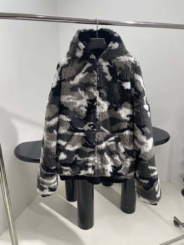 Camo Ski Parka灰色迷彩帽兜风雪大外套 定制韩国进口中度滚束绒豹纹提花 内绗格skiwear功能性定制热弹力平纹针织面料 吸湿排汗 定制羊毛螺纹下摆