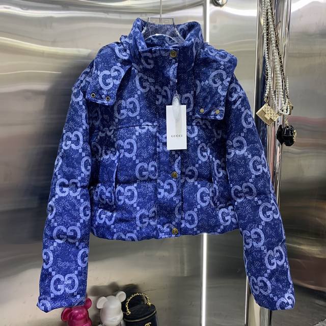 Gucci*新款连帽羽绒服外套！定制提花双g面料 白鸭绒填充 短款版型裁剪设计 小个子都能轻松驾驭 2色sml